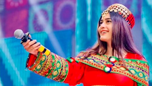 pakistani pop artist Sofia Kaif photo