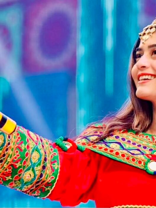 pakistani pop artist Sofia Kaif photo